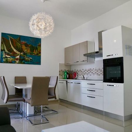 Sesar Apartments Krk - No. 1 Iva Krk Town Bagian luar foto