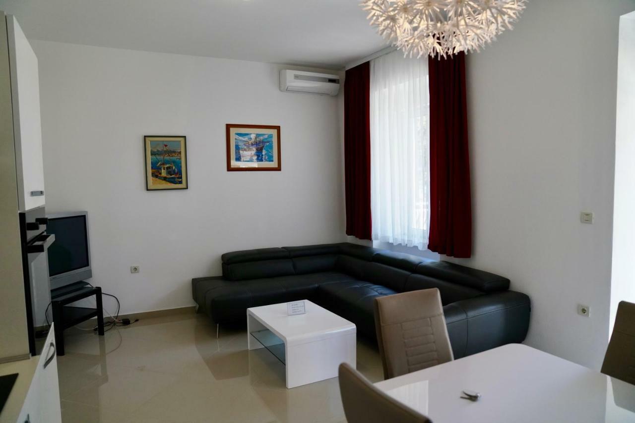 Sesar Apartments Krk - No. 1 Iva Krk Town Bagian luar foto