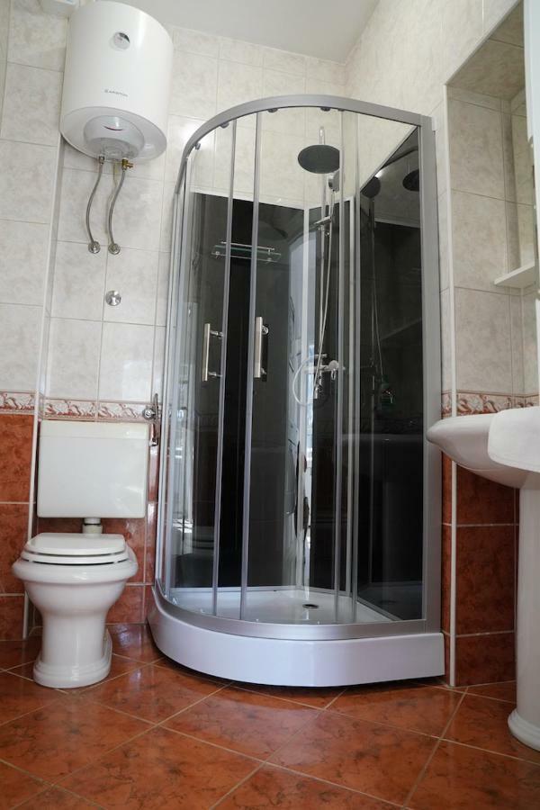 Sesar Apartments Krk - No. 1 Iva Krk Town Bagian luar foto